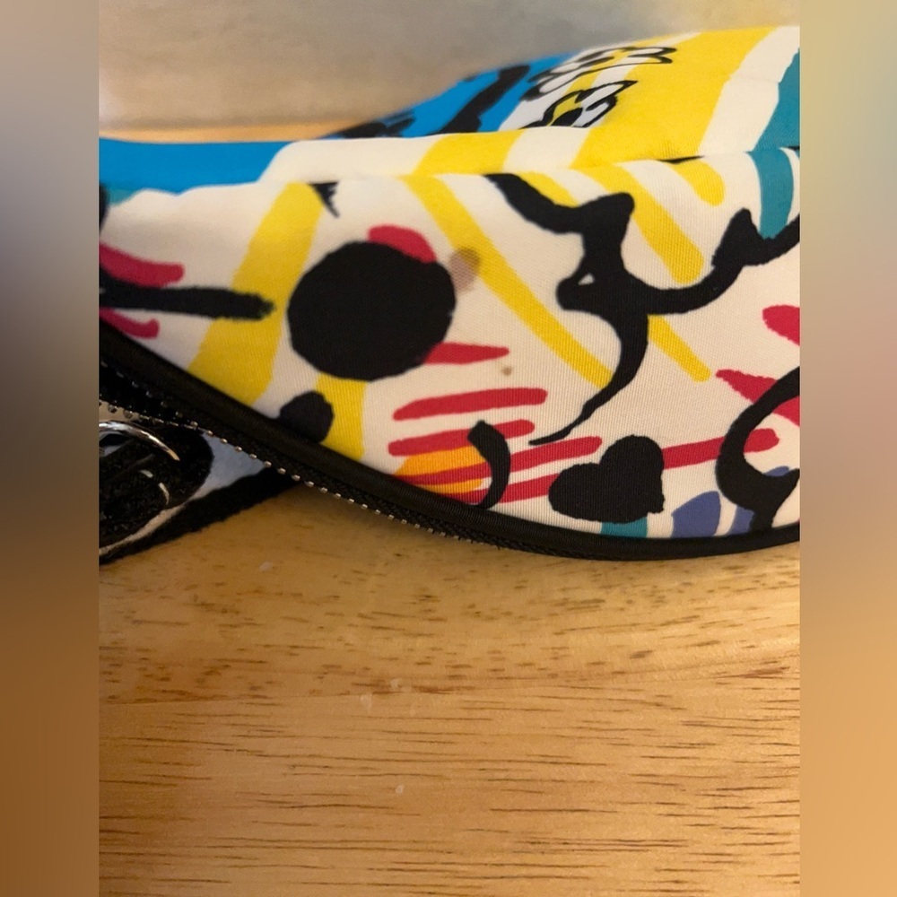 Brighton Graffiti Love Cross
Body Belt Bag 70s-Inspired Graphic Art - Picture 14 of 15